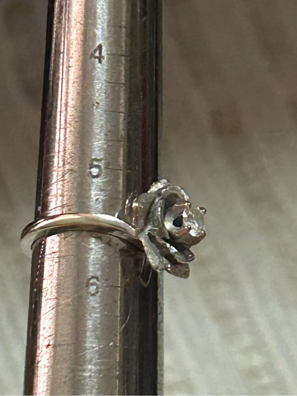 Vintage 14k white gold 0.25-0.30 carat diamond rose flower ring size 5.50